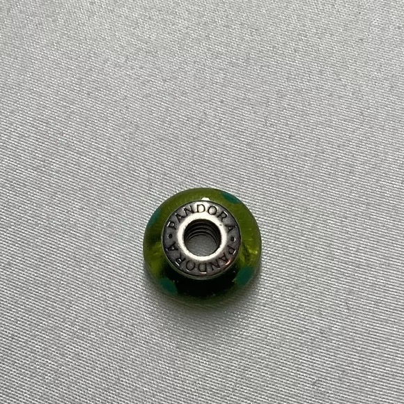 GREEN POLKA DOT RETIRED AUTHENTIC GLASS MURANO BEAD - Picture 2 of 3